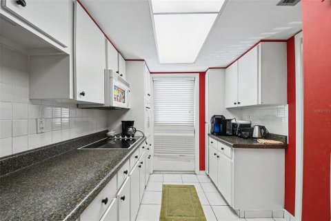 Condo in Dunedin, Florida, 2 bedrooms № 2196823 - photo 10