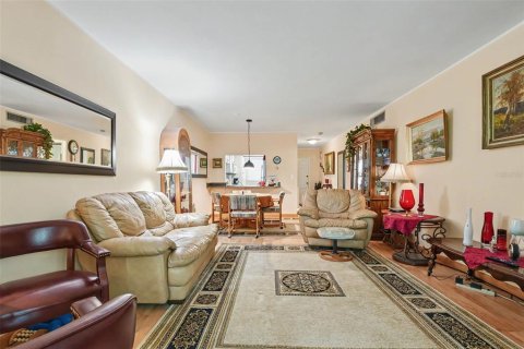 Condo in Dunedin, Florida, 2 bedrooms № 2196823 - photo 16