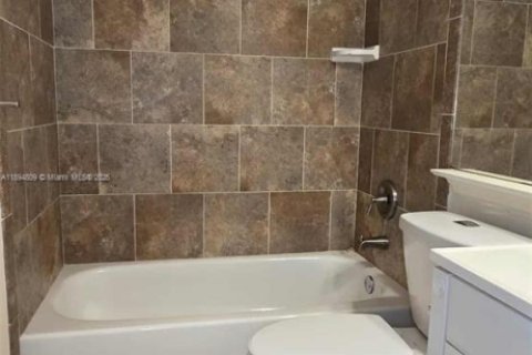 Condo in Tamarac, Florida, 2 bedrooms  № 1950203 - photo 22