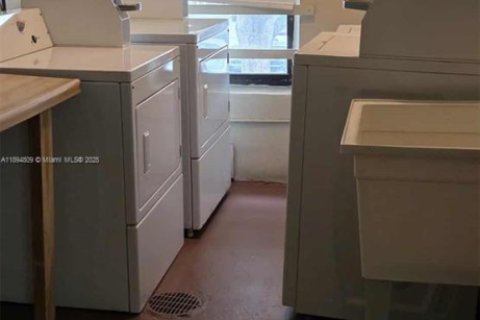 Condo in Tamarac, Florida, 2 bedrooms  № 1950203 - photo 26