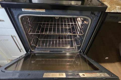 Condo in Tamarac, Florida, 2 bedrooms  № 1950203 - photo 13