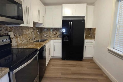 Condo in Tamarac, Florida, 2 bedrooms  № 1950203 - photo 9