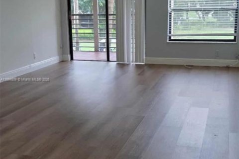 Condo in Tamarac, Florida, 2 bedrooms  № 1950203 - photo 5