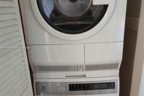 Condo in Tamarac, Florida, 2 bedrooms  № 1950203 - photo 25