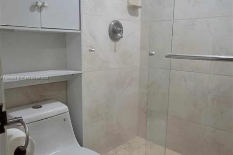 Condo in Tamarac, Florida, 2 bedrooms  № 1950203 - photo 18