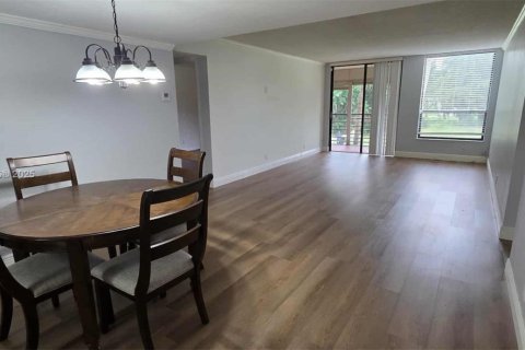 Condo in Tamarac, Florida, 2 bedrooms  № 1950203 - photo 3