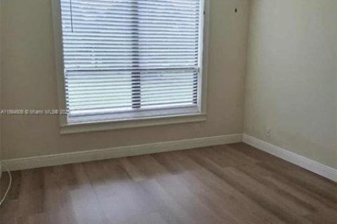 Condo in Tamarac, Florida, 2 bedrooms  № 1950203 - photo 21