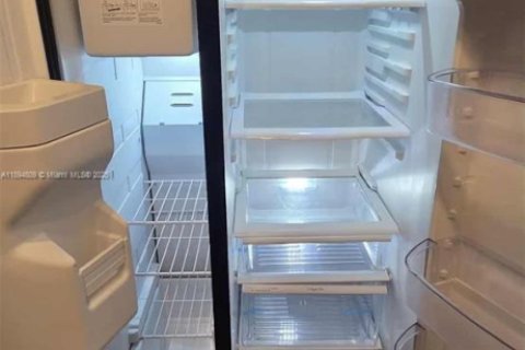 Condo in Tamarac, Florida, 2 bedrooms  № 1950203 - photo 12