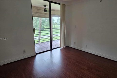 Condo in Tamarac, Florida, 2 bedrooms  № 1950203 - photo 15