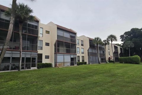 Condo in Tamarac, Florida, 2 bedrooms  № 1950203 - photo 1