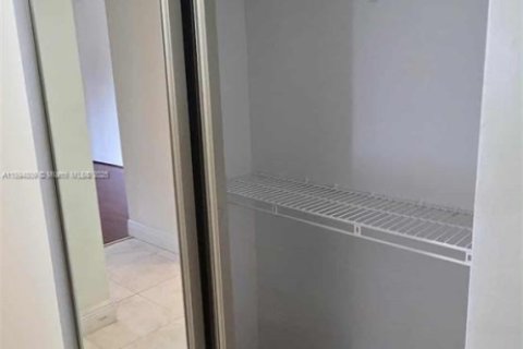 Condo in Tamarac, Florida, 2 bedrooms  № 1950203 - photo 20