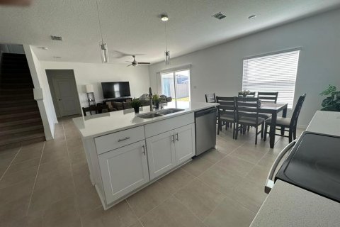 House in Davenport, Florida 5 bedrooms, 220.27 sq.m. № 2217329 - photo 5
