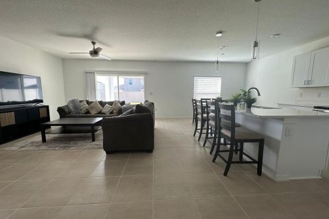 House in Davenport, Florida 5 bedrooms, 220.27 sq.m. № 2217329 - photo 9