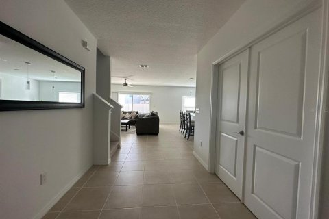 House in Davenport, Florida 5 bedrooms, 220.27 sq.m. № 2217329 - photo 3