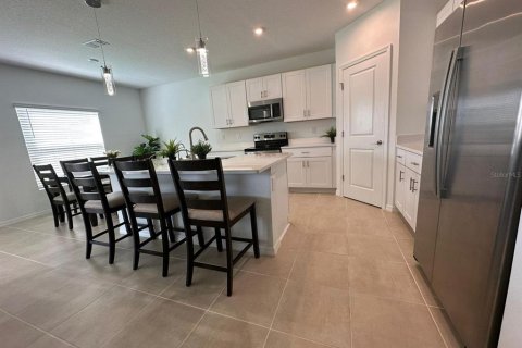 House in Davenport, Florida 5 bedrooms, 220.27 sq.m. № 2217329 - photo 6