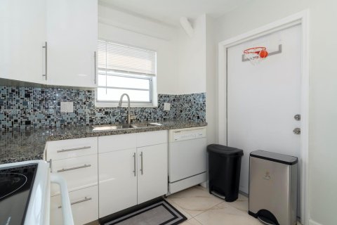 Condo in North Miami Beach, Florida, 2 bedrooms  № 1872384 - photo 3