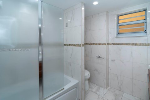 Condo in North Miami Beach, Florida, 2 bedrooms  № 1872384 - photo 23