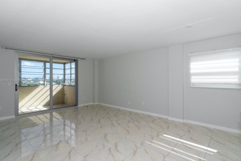 Condo in North Miami Beach, Florida, 2 bedrooms  № 1872384 - photo 7