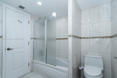 Condo in North Miami Beach, Florida, 2 bedrooms  № 1872384 - photo 24