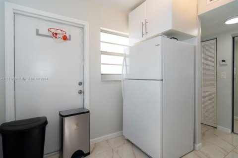 Condo in North Miami Beach, Florida, 2 bedrooms  № 1872384 - photo 5