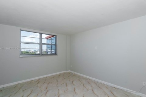 Condo in North Miami Beach, Florida, 2 bedrooms  № 1872384 - photo 16