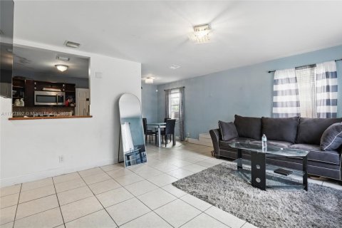 House in West Palm Beach, Florida 3 bedrooms, 122.45 sq.m. № 1701942 - photo 4