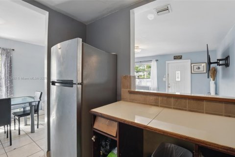 House in West Palm Beach, Florida 3 bedrooms, 122.45 sq.m. № 1701942 - photo 12