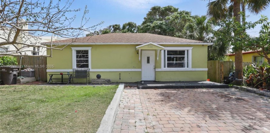 House in West Palm Beach, Florida 3 bedrooms, 122.45 sq.m. № 1701942