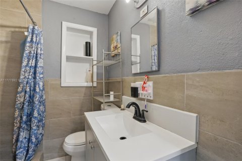 House in West Palm Beach, Florida 3 bedrooms, 122.45 sq.m. № 1701942 - photo 16