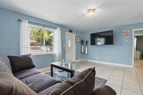 House in West Palm Beach, Florida 3 bedrooms, 122.45 sq.m. № 1701942 - photo 6