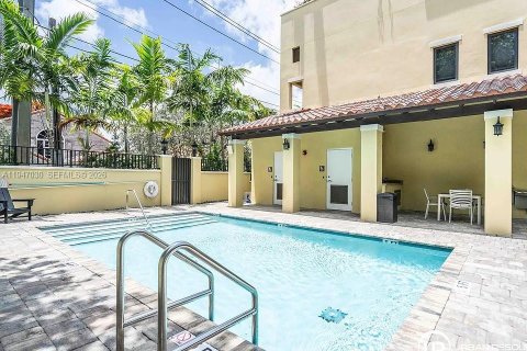 Commercial property in Coral Gables, Florida № 2003114 - photo 5