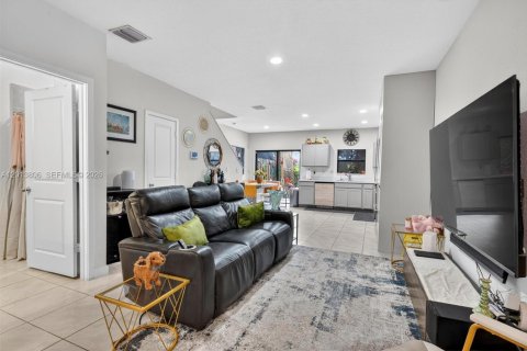 Touwnhouse à vendre à Florida City, Floride: 3 chambres, 127.83 m2 № 2076340 - photo 2