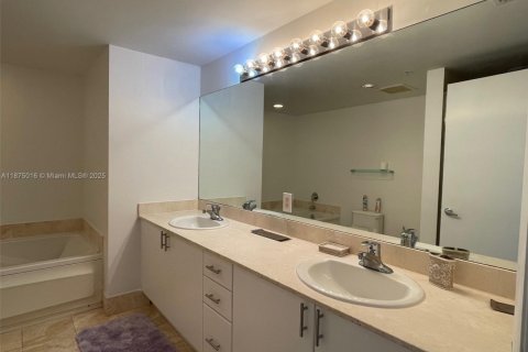 Condominio en alquiler en Sunny Isles Beach, Florida, 2 dormitorios, 119.84 m2 № 1925986 - foto 4