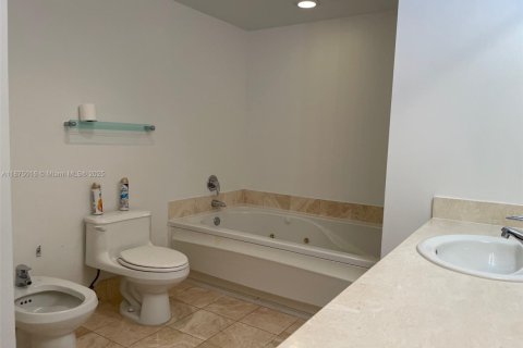 Condominio en alquiler en Sunny Isles Beach, Florida, 2 dormitorios, 119.84 m2 № 1925986 - foto 5