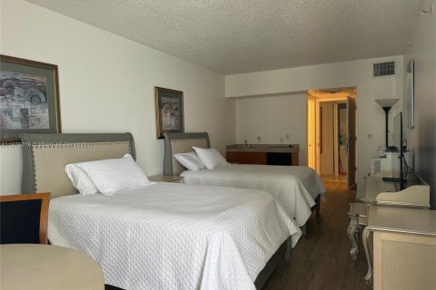 Condominio en alquiler en Sunny Isles Beach, Florida, 2 dormitorios, 119.84 m2 № 1925986 - foto 13