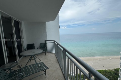 Condominio en alquiler en Sunny Isles Beach, Florida, 2 dormitorios, 119.84 m2 № 1925986 - foto 11