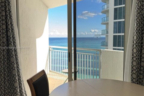 Condominio en alquiler en Sunny Isles Beach, Florida, 2 dormitorios, 119.84 m2 № 1925986 - foto 14