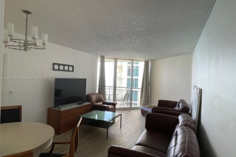 Condominio en alquiler en Sunny Isles Beach, Florida, 2 dormitorios, 119.84 m2 № 1925986 - foto 7