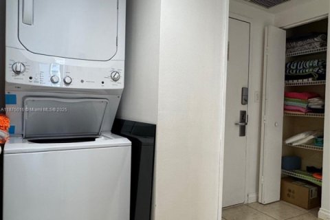 Condominio en alquiler en Sunny Isles Beach, Florida, 2 dormitorios, 119.84 m2 № 1925986 - foto 15
