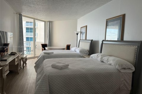 Condominio en alquiler en Sunny Isles Beach, Florida, 2 dormitorios, 119.84 m2 № 1925986 - foto 12