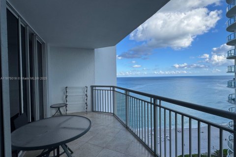 Condominio en alquiler en Sunny Isles Beach, Florida, 2 dormitorios, 119.84 m2 № 1925986 - foto 17
