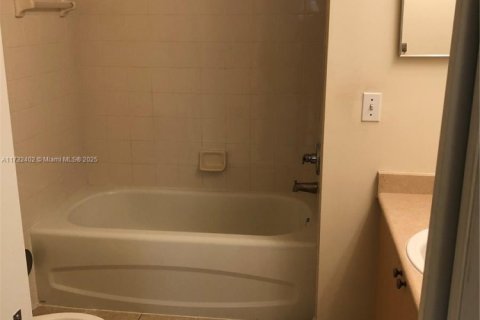 Copropriété à vendre à Hollywood, Floride: 2 chambres, 104.14 m2 № 1940022 - photo 10