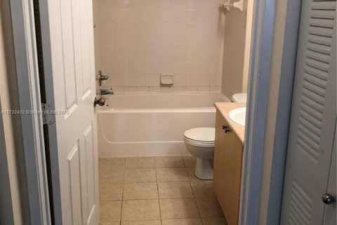 Copropriété à vendre à Hollywood, Floride: 2 chambres, 104.14 m2 № 1940022 - photo 8