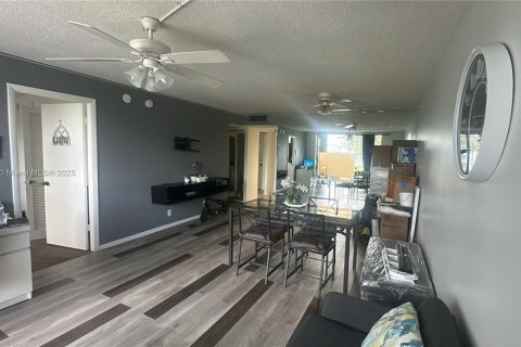 Condominio en venta en West Palm Beach, Florida, 2 dormitorios, 89.19 m2 № 2035807 - foto 21