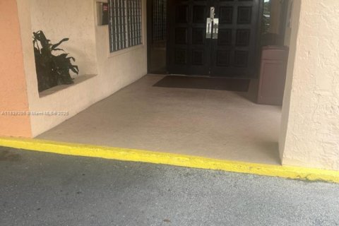 Condominio en venta en West Palm Beach, Florida, 2 dormitorios, 89.19 m2 № 2035807 - foto 10