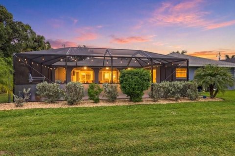 Villa ou maison à vendre à Punta Gorda, Floride: 3 chambres, 215.81 m2 № 2431637 - photo 2
