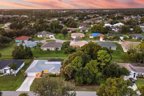 Villa ou maison à vendre à Punta Gorda, Floride: 3 chambres, 215.81 m2 № 2431637 - photo 12