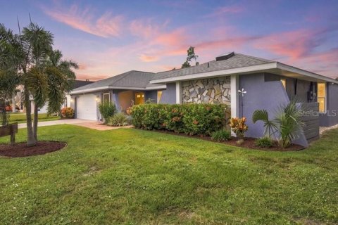 Villa ou maison à vendre à Punta Gorda, Floride: 3 chambres, 215.81 m2 № 2431637 - photo 11