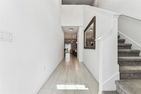 House in CONNERTON

 in Land O' Lakes, Florida 5 bedrooms, 221.94 sq.m. № 1640683 - photo 5