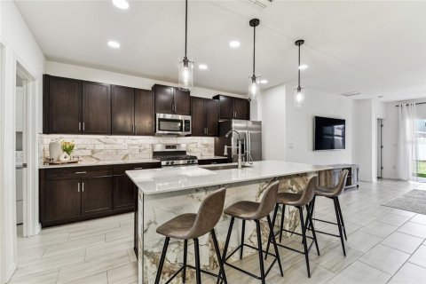 House in CONNERTON

 in Land O' Lakes, Florida 5 bedrooms, 221.94 sq.m. № 1640683 - photo 18